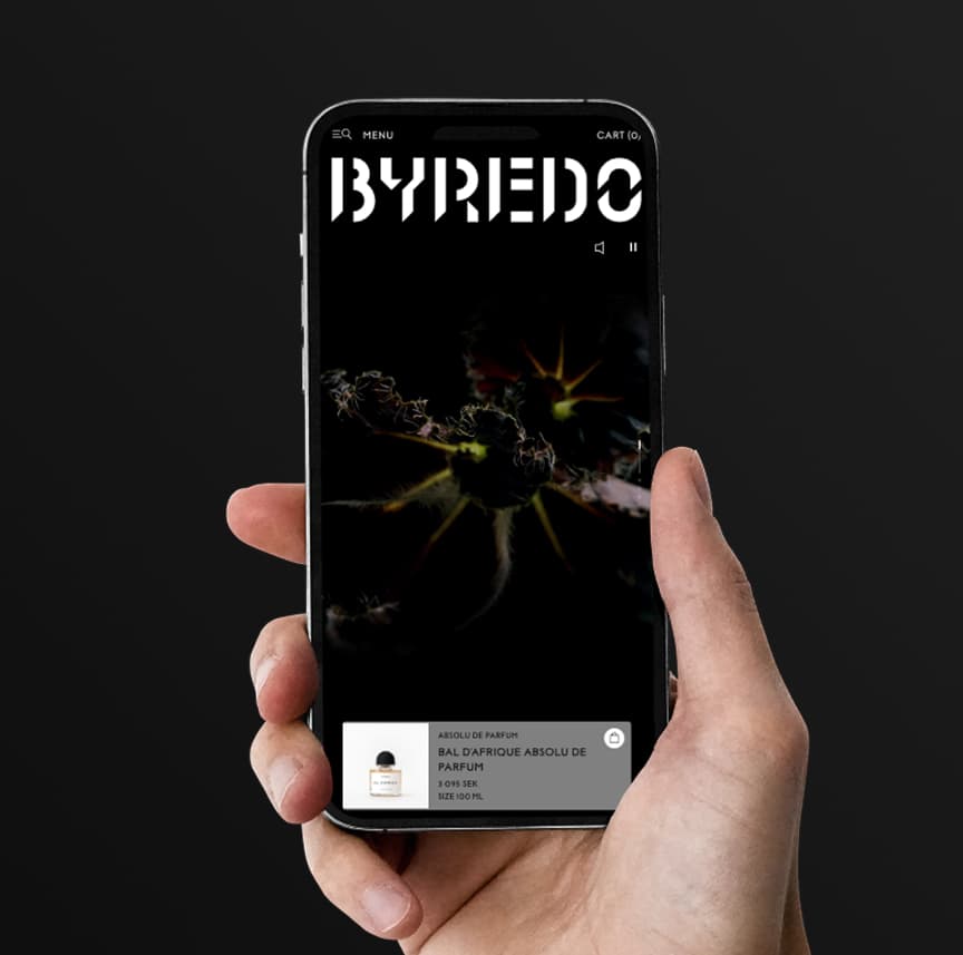 Hand holding phone Byredo right image