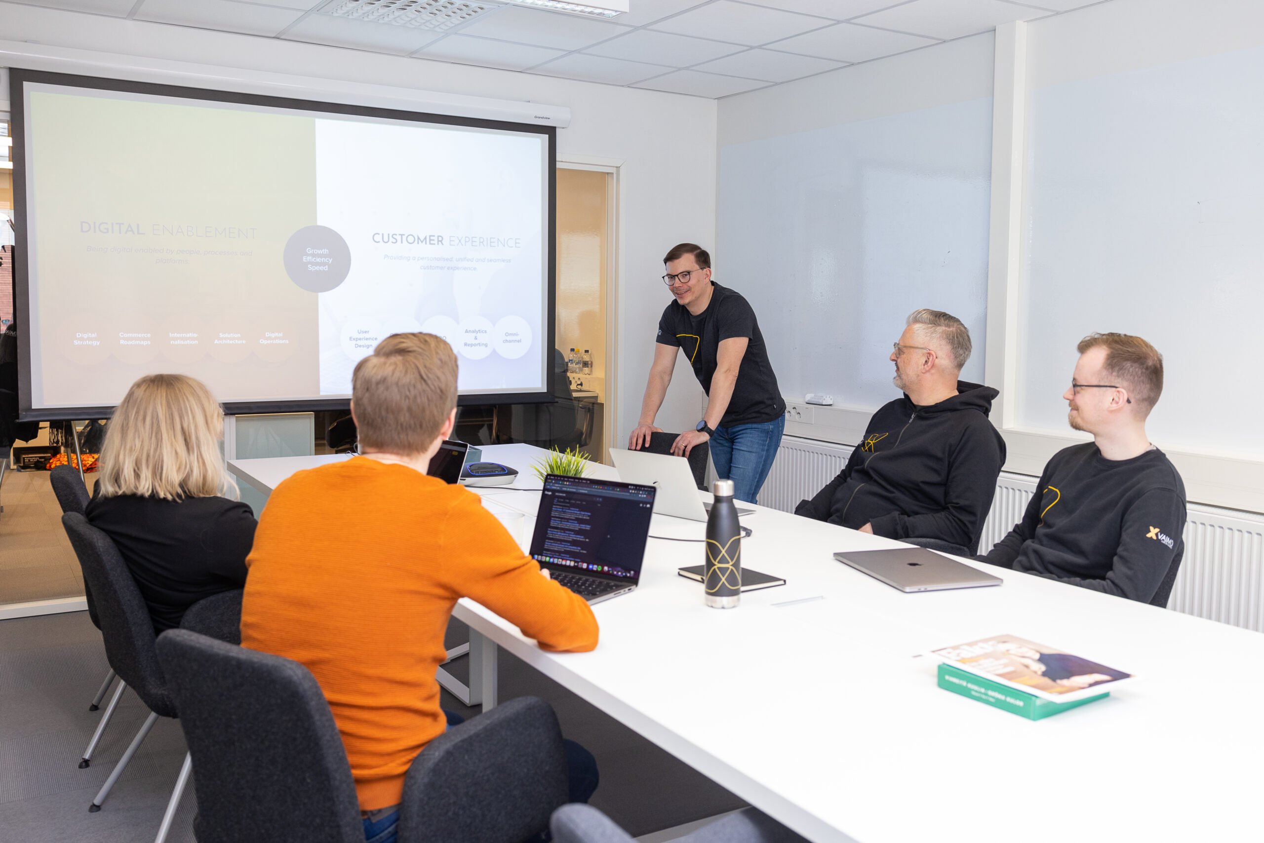 Image of Vaimo employees in a meeting room